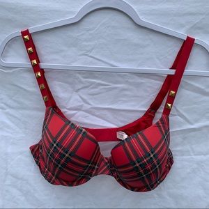 Victoria’s Secret Push-up bra, Christmas edition